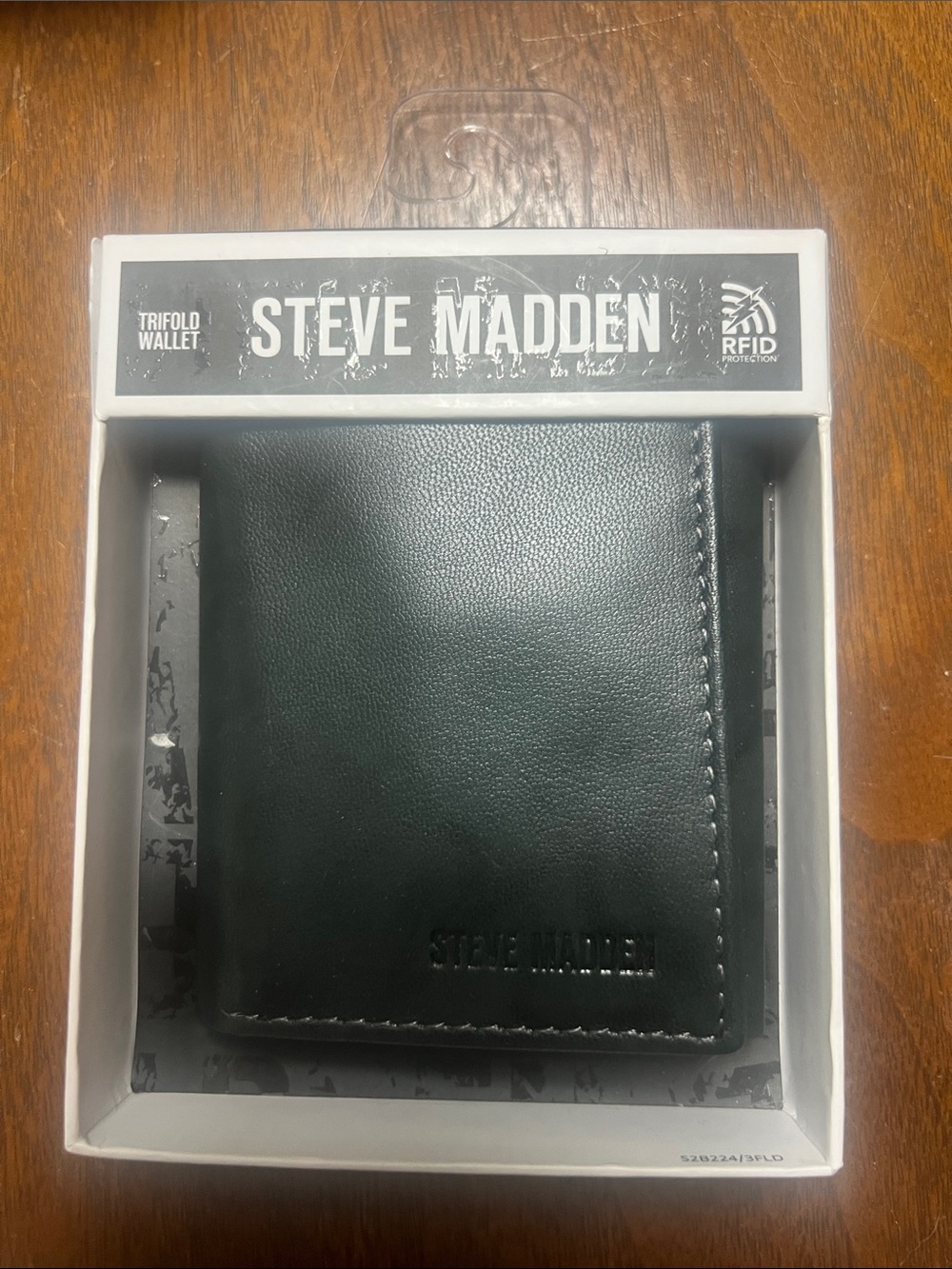 NWT Steve Madden Black Leather Trifold Wallet